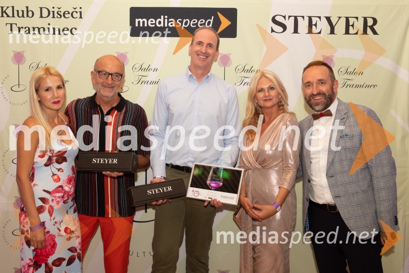  Natalija Cvetko, vodja projektov, Mediaspeed;  ... ;  ... ; mag. Norma Bale, pisateljica in predsednica kluba Dišeči Traminec;  Borut  Cvetko, kreativni direktor, Mediaspeed10. Salon Traminec 2019