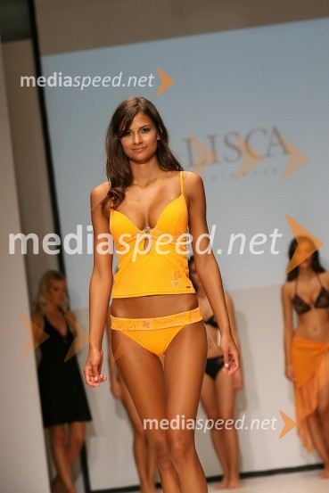 Tjaša Ambrož, manekenkaPredstavitev kolekcije Lisca za sezono pomlad-poletje 2009