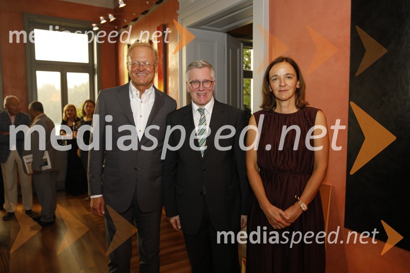  Janez  Škrabec, direktor Riko d.o.o., predsednik Slovensko-ruskega poslovnega sveta, častni konzul Belorusije;  ... ;  ... Sprejem konzularnega zbora Slovenije v Vili Beli Dvor