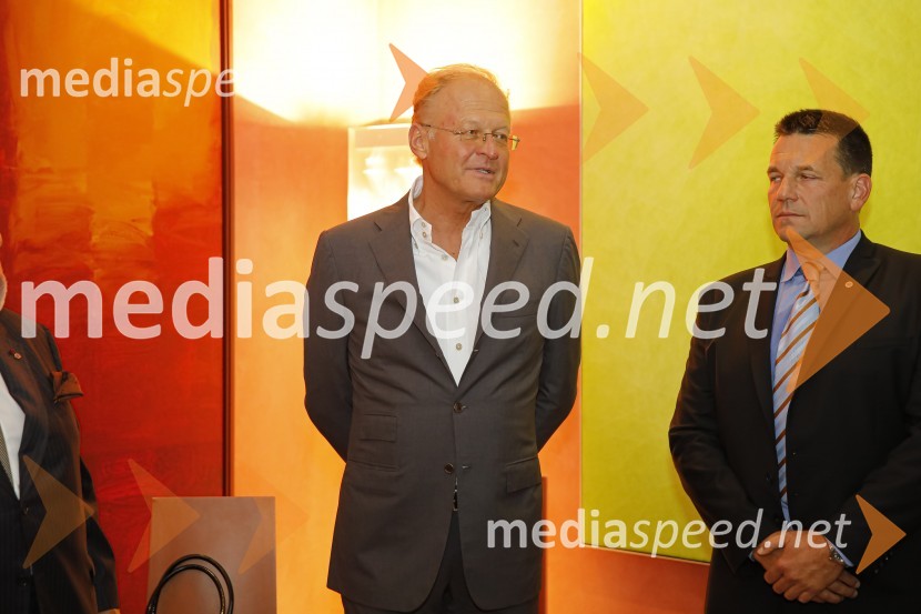  Janez  Škrabec, direktor Riko d.o.o., predsednik Slovensko-ruskega poslovnega sveta, častni konzul Belorusije;  Marko Smole, častni konzul republike SejšeliSprejem konzularnega zbora Slovenije v Vili Beli Dvor