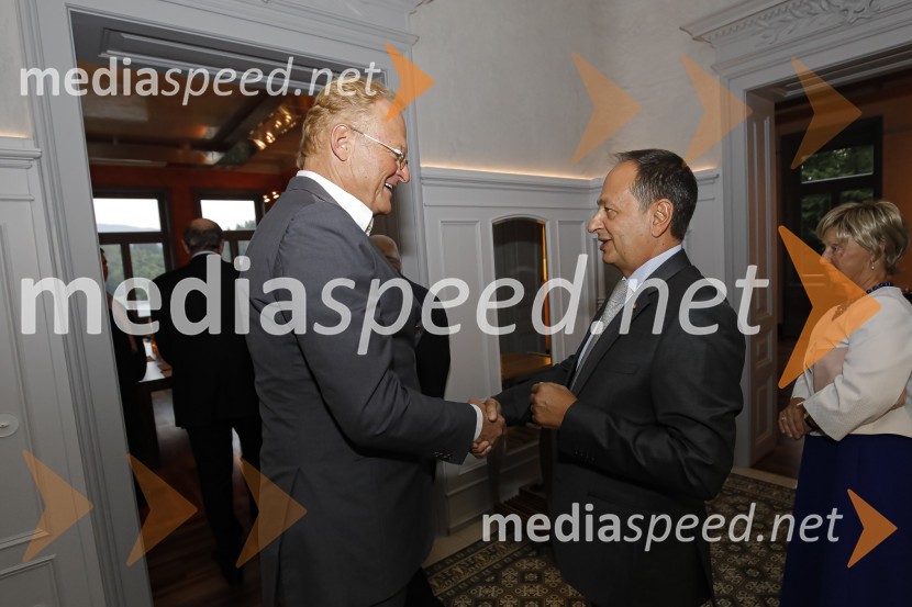  Janez  Škrabec, direktor Riko d.o.o., predsednik Slovensko-ruskega poslovnega sveta, častni konzul Belorusije;  ... Sprejem konzularnega zbora Slovenije v Vili Beli Dvor