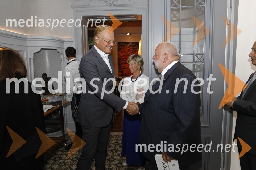  Janez  Škrabec, direktor Riko d.o.o., predsednik Slovensko-ruskega poslovnega sveta, častni konzul Belorusije;  ... ;  ... Sprejem konzularnega zbora Slovenije v Vili Beli Dvor