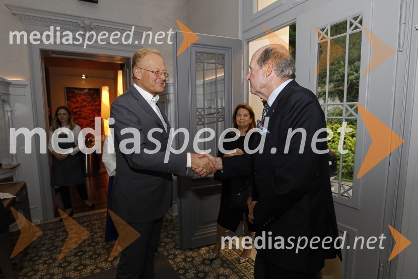  Janez  Škrabec, direktor Riko d.o.o., predsednik Slovensko-ruskega poslovnega sveta, častni konzul Belorusije;  ... ;  ... Sprejem konzularnega zbora Slovenije v Vili Beli Dvor