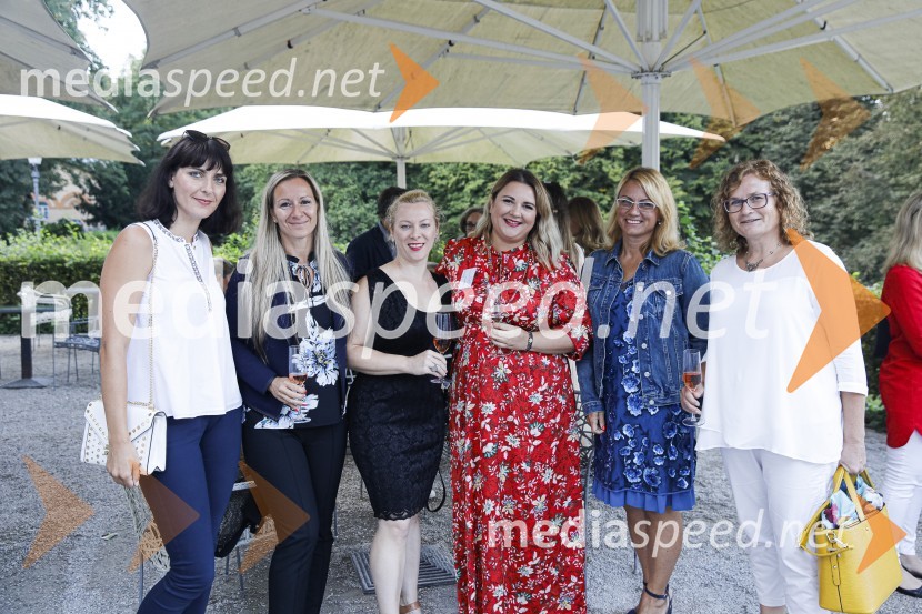  ... ;  ... ;  ... ;  Petra Tolja, lastnica agencije Pure Travel;  ... ;  ... Čajanka mednarodnega foruma WEF (Women Economic Forum)