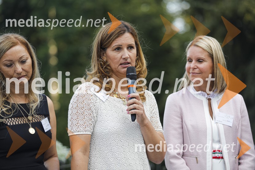  Lara Burazer, jezikoslovka in prevajalka, soorganizatorka WEF Slovenia 2020;  ... ; dr. Saša Božič, Koordinatorka projekta WEF Slovenia 2020 in Executive CoachinjaČajanka mednarodnega foruma WEF (Women Economic Forum)