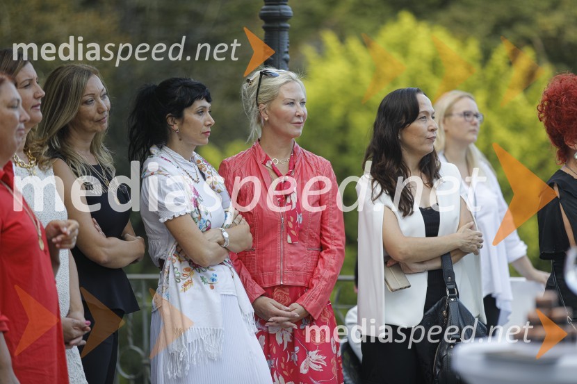  Lara Burazer, jezikoslovka in prevajalka, soorganizatorka WEF Slovenia 2020;  Jerca Legan Cvikl, predsednica fundacije Ženske brez meja in soorganizatorka WEF Slovenia 2020; dr.  Lucija Mulej, antropologinja, terapevtka;  ... Čajanka mednarodnega foruma WEF (Women Economic Forum)