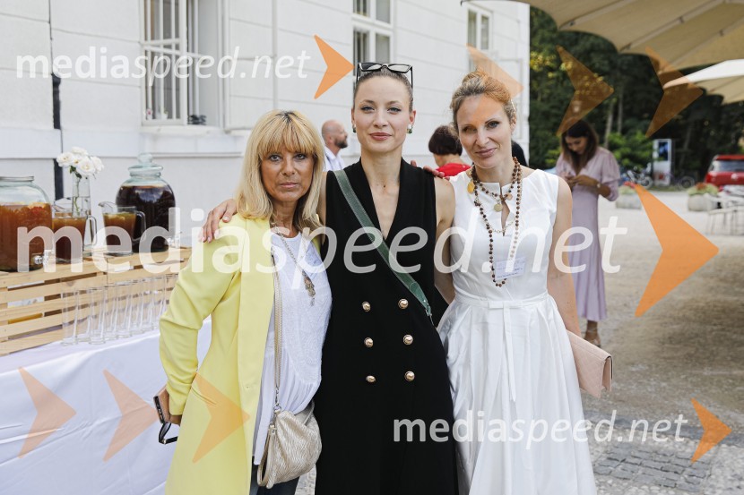  Barbra Jermann, urednica revije Suzy;  ... ;  Nana Šumarda SlavničČajanka mednarodnega foruma WEF (Women Economic Forum)