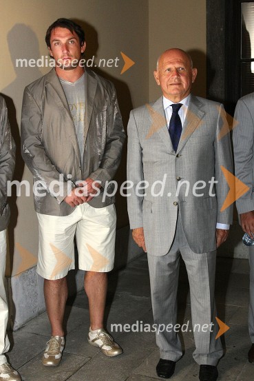 Primož Kozmus, olimpijski prvak v metu kladiva in Janez Kocjančič, predsednik OKSSprejem slovenske olimpijske reprezentance v Ljubljani