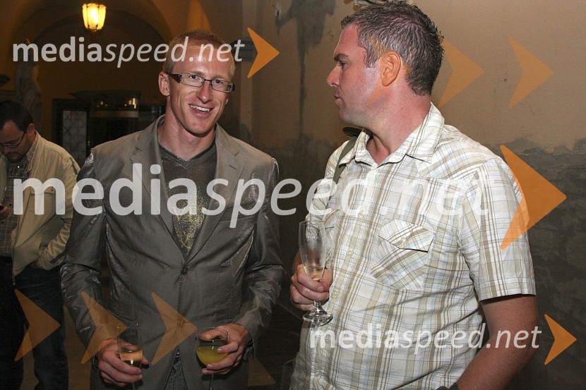 Matic Osovnikar, šprinter in Miha Deželak, novinar Info TVSprejem slovenske olimpijske reprezentance v Ljubljani