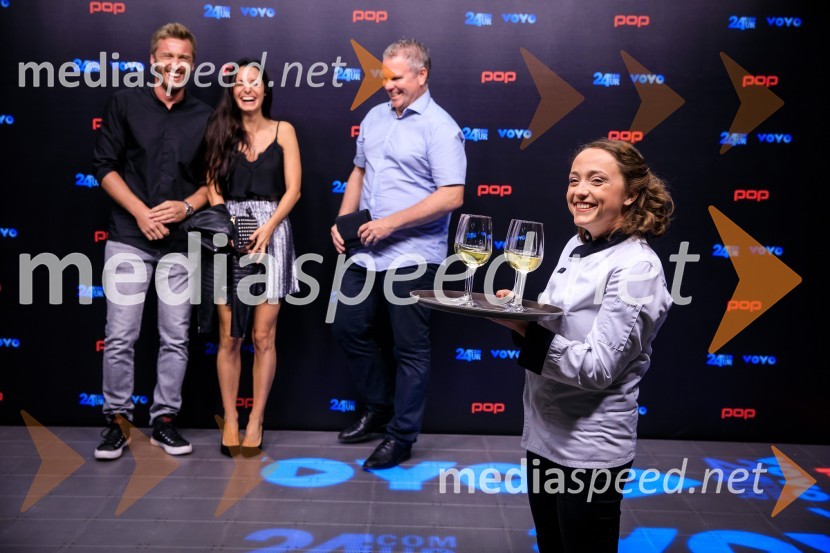  Denis Avdić, voditelj;  Jana Morelj, radijska in TV voditeljica;  ... ;  ... POP Promenada 2019