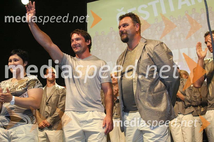 Primož Kozmus, olimpijski prvak v metu kladiva in Vladimir Kevo, njegov trenerSprejem slovenske olimpijske reprezentance v Ljubljani