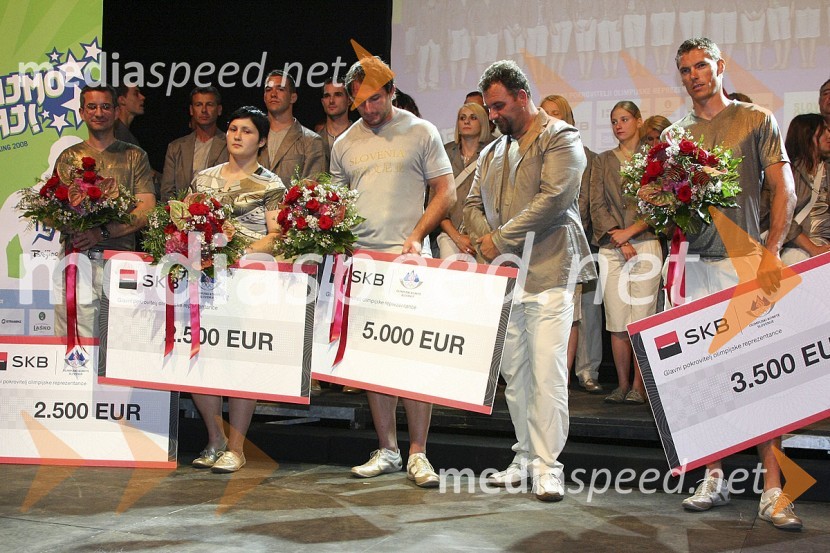 Rajmond Debevec, dobitnik bronaste medalje z malokalibrsko puško v trojnem položaju, Lucija Polavder, dobitnica bronaste medalje v judu, Primož Kozmus, olimpijski prvak v metu kladiva, Vladimir Kevo, njegov terner in Vasilij Žbogar, dobitnik srebrne medalje v jadranjuSprejem slovenske olimpijske reprezentance v Ljubljani