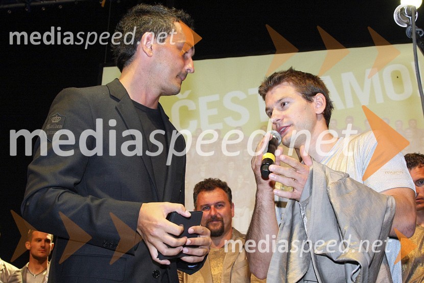 Gregor Murn, voditelj večera in moderator Radia Belvi in Mitja Petkovšek, gimnastičarSprejem slovenske olimpijske reprezentance v Ljubljani