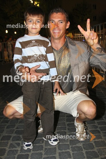 Vasilij Žbogar, dobitnik srebrne medalje v jadranju z Jonom, sinom Mirana Tepeša, nekdanjega smučarskega skakalcaSprejem slovenske olimpijske reprezentance v Ljubljani