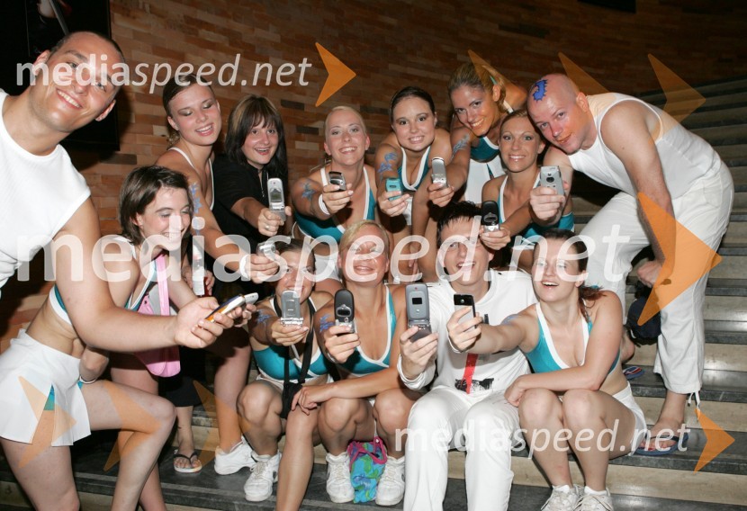 Pevec Peter Januš s sestro Matejo in spremljevalciMelodije morja in sonca