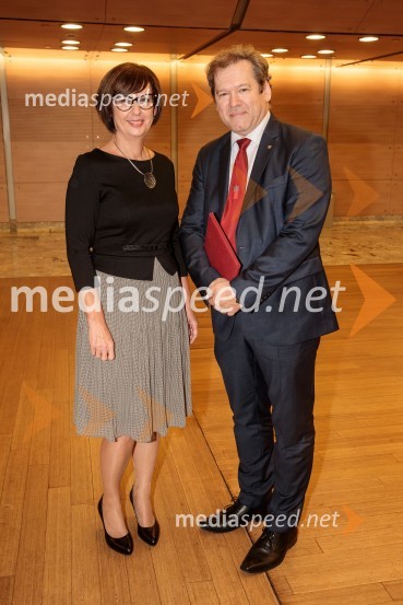 doc. dr. Simona Savšek, prodekanja; dr. Igor Papič, rektor, Univerza v LjubljaniProslava ob 100-letnici Fakultete za gradbeništvo in geodezijo