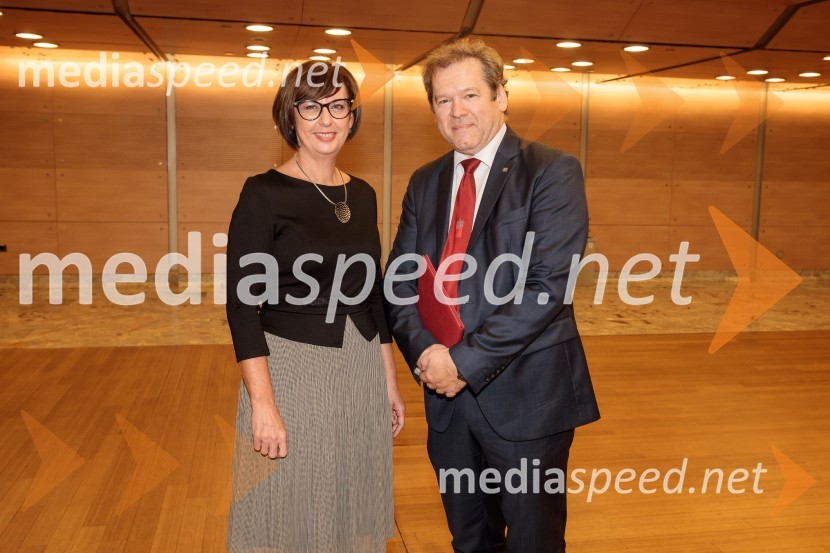 doc. dr. Simona Savšek, Prodekanja; dr. Igor Papič, rektor, Univerza v LjubljaniProslava ob 100-letnici Fakultete za gradbeništvo in geodezijo