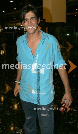 Pevec Domen KumerMelodije morja in sonca