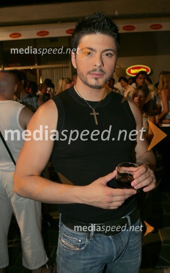 Makedonski pevec Toše ProeskiMelodije morja in sonca