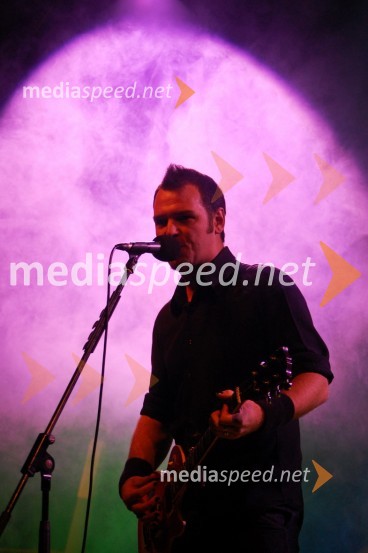 Tomi Meglič, glavni vokal in kitarist skupine SiddhartaGrand rock Sevnica 2008