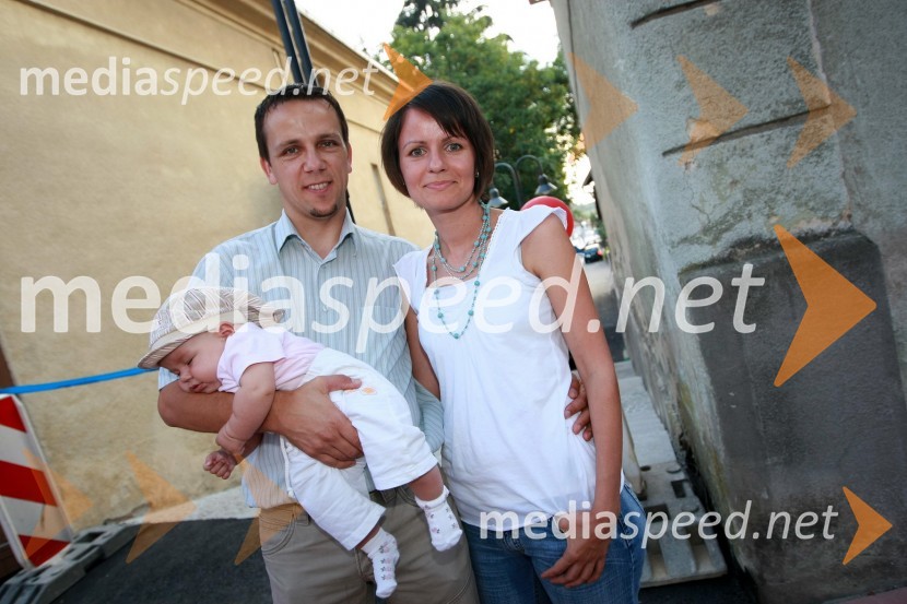 Darko Krajnc, predsednik SMS, hči Mia in njegova žena TanjaBogračfest 2008