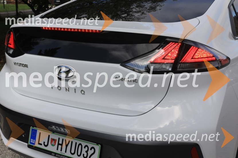 Slovenska predstavitev Hyundaijeve prenovljene družine IONIQ