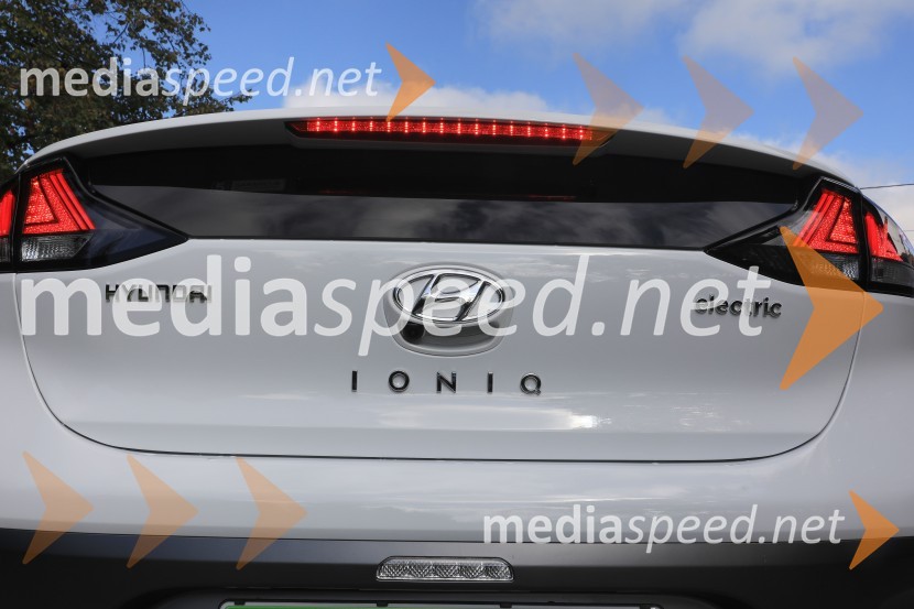 Slovenska predstavitev Hyundaijeve prenovljene družine IONIQ