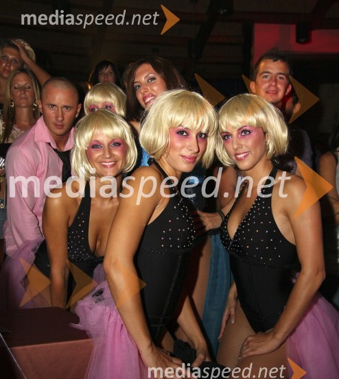 Kristina, pevka s plesalkamiPesem poletja 2008