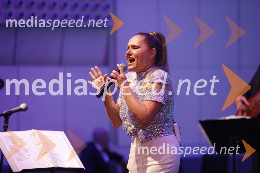  Nuša Derenda, pevkaVeliki dobrodelni Lions ples 2019