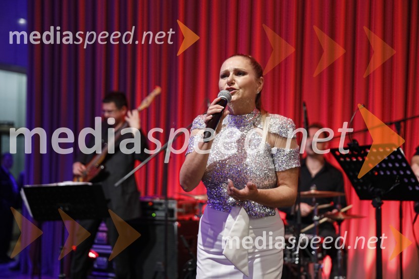  Nuša Derenda, pevkaVeliki dobrodelni Lions ples 2019