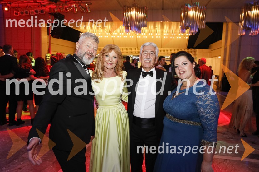  ... ;  Darja Kuhar Kotnik, soustanoviteljica in podpredsednica Društva za zdravje naroda;  Rajko Kotnik, državni pravobranilec, bivši predsednik Lions Ljubljana Rožnik;  ... Veliki dobrodelni Lions ples 2019