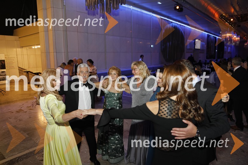  Darja Kuhar Kotnik, soustanoviteljica in podpredsednica Društva za zdravje naroda;  Rajko Kotnik, državni pravobranilec, bivši predsednik Lions Ljubljana Rožnik;  Andreja Ilgo, predsednica FAM;  ... ;  ... ;  ... Veliki dobrodelni Lions ples 2019