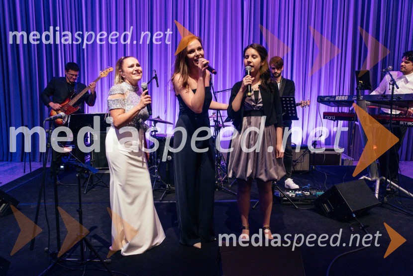  Nuša Derenda, pevka;  Flora Ema Lotrič, pevka;  ... Veliki dobrodelni Lions ples 2019