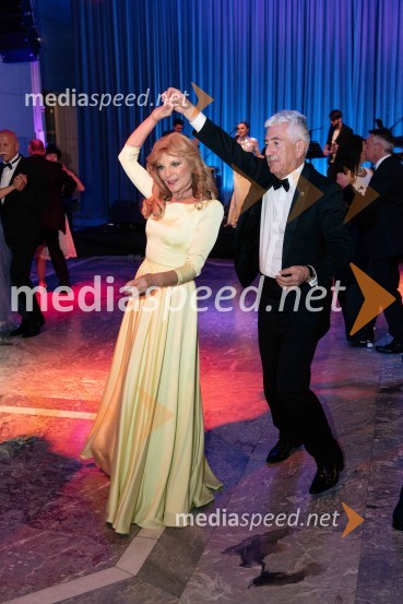  Darja Kuhar Kotnik, soustanoviteljica in podpredsednica Društva za zdravje naroda;  Rajko Kotnik, državni pravobranilec, bivši predsednik Lions Ljubljana RožnikVeliki dobrodelni Lions ples 2019