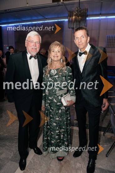  Peter Ilgo, prokurist PCON;  Doroteja Omahen, članica odbora za SILA GALA, urednica SILA kuharske knjige;  Andrej Kocjan, arhitektVeliki dobrodelni Lions ples 2019