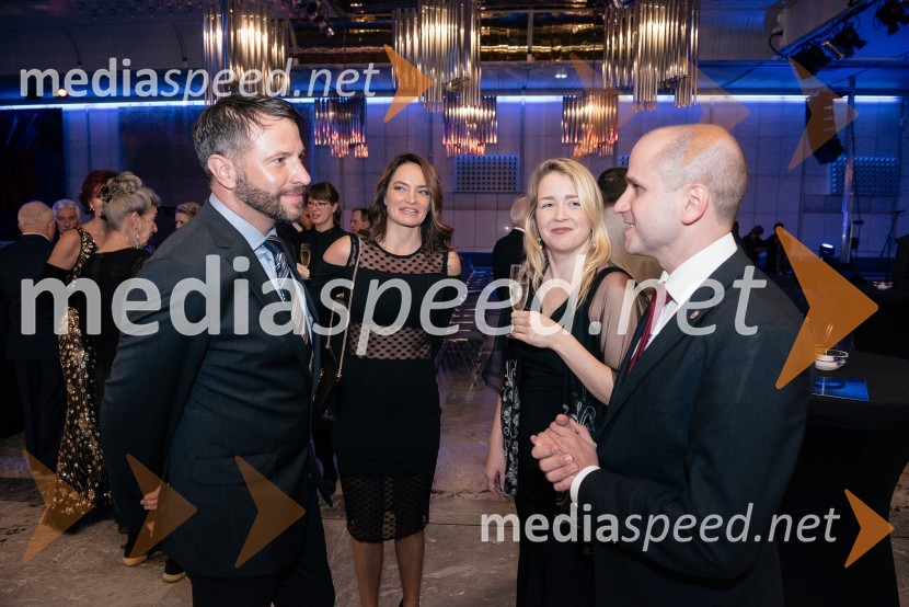  Luka  Dubravčić, podjetnik;  Aleksandra Lanišek, lastnica kozmetičnega salona Teat;  ... ;  ... Veliki dobrodelni Lions ples 2019