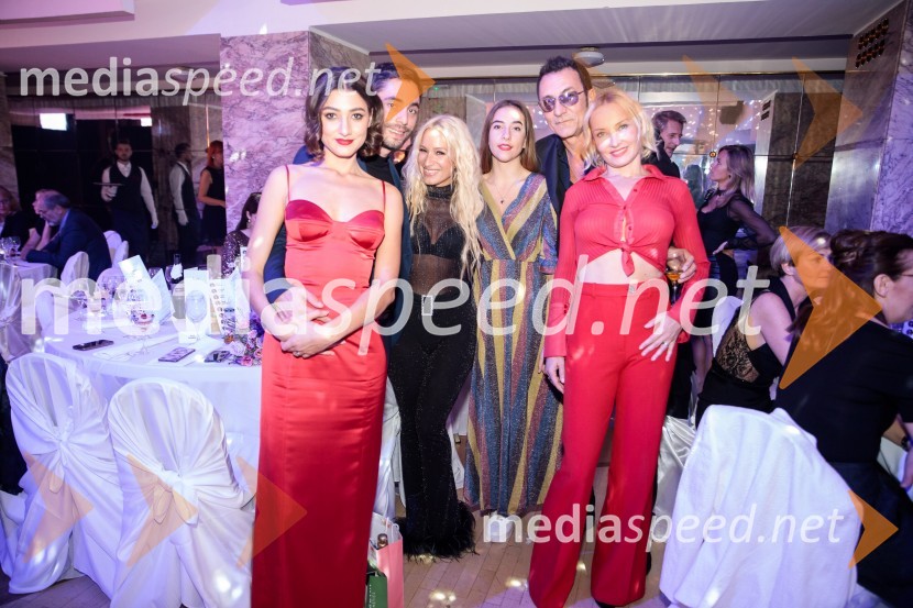  Zala Djurić, manekenka;  ... ;  Alja Omladič - Alya, pevka;  Ela Ribič Đurić;  Branko Djurić, igralec;  Tanja Ribič, igralkaFemme fatale 2019 je Natalija Verboten