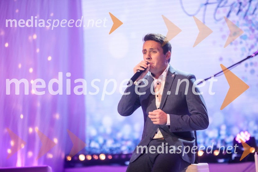  Alex Volasko, pevecFemme fatale 2019 je Natalija Verboten
