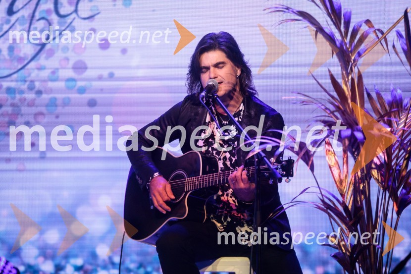  Bor Zuljan, kitarist, Šank rockFemme fatale 2019 je Natalija Verboten
