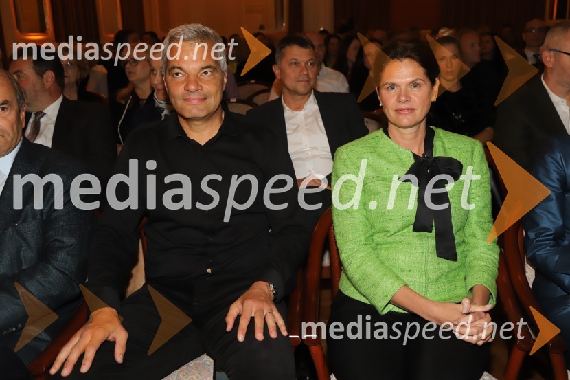  Aleksander Saša Arsenovič, župan, Mestna občina Maribor; mag. Alenka Bratušek, ministrica za infrastrukturo RS Podravsko podjetje leta 2018 je Teta Frida