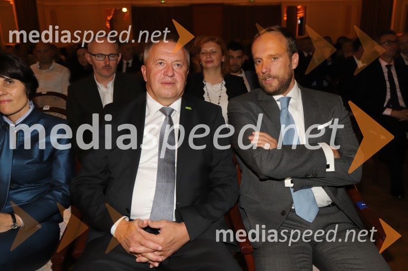  Zdravko Počivalšek, minister za gospodarski razvoj in tehnologijo;  Uroš Hakl, direktor družbe Večer, d.o.o.Podravsko podjetje leta 2018 je Teta Frida