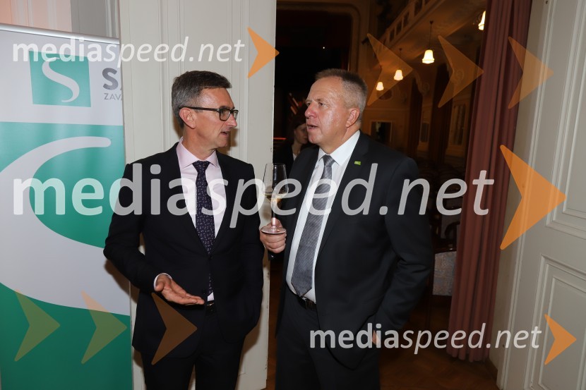  Marko Lukić, lastnik in direktor družbe Lumar IG;  Zdravko Počivalšek, minister za gospodarski razvoj in tehnologijoPodravsko podjetje leta 2018 je Teta Frida