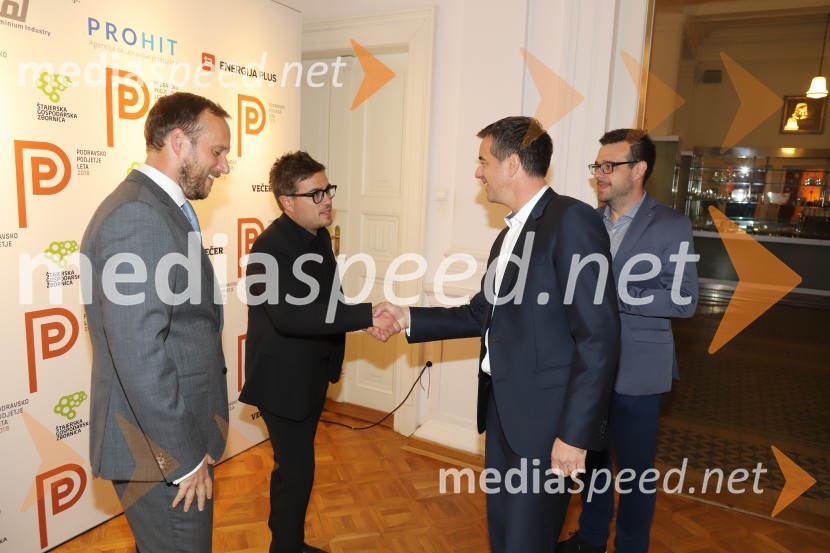  Uroš Hakl, direktor družbe Večer, d.o.o.;  Matija Stepišnik, predsednik Društva slovenskih novinarjev, novinar in urednikPodravsko podjetje leta 2018 je Teta Frida