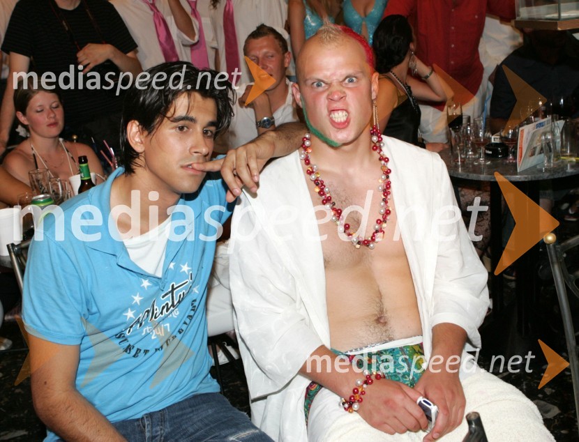 Pevca Domen Kumer in Dean VivodMelodije morja in sonca