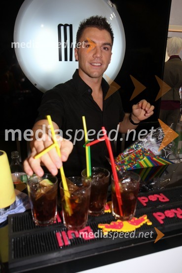 Mišo Stevanovič, BarOtvoritev trgovine MNM