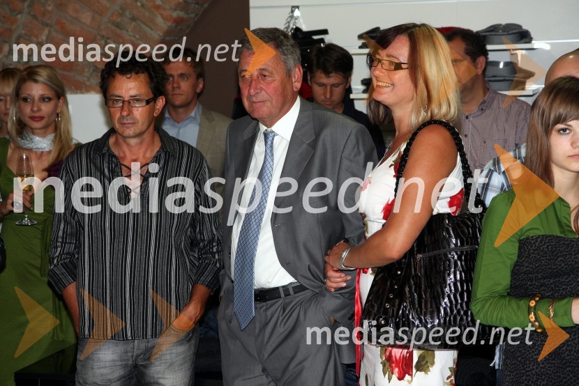 Otvoritev trgovine MNM