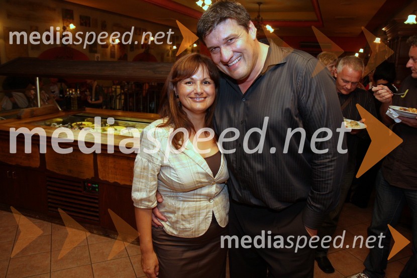 Matko Kadiš, lastnik trgovine MNM in ...Otvoritev trgovine MNM