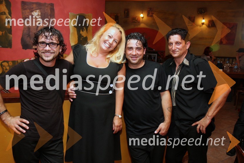 Skupina Langa in ...Otvoritev trgovine MNM