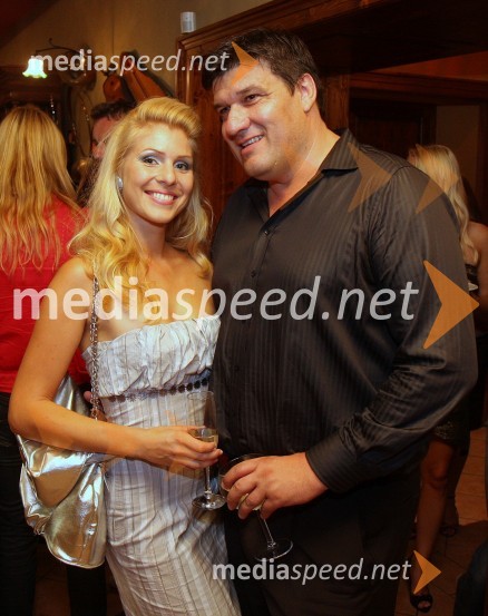 Vesna Vitrih, slikarka in Miss Interneta 2003 in Matko Kadiš, lastnik trgovine MNMOtvoritev trgovine MNM