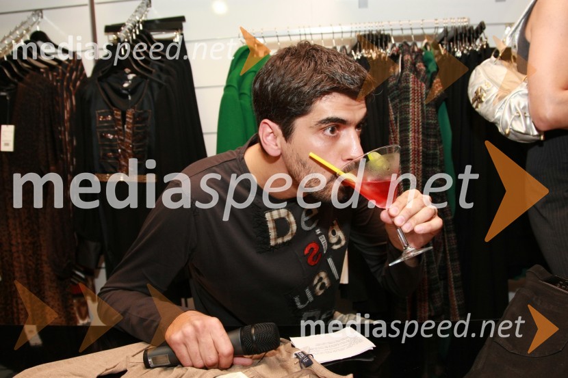 Bor Greiner, odgovorni urednik Radia City 
Otvoritev trgovine MNM